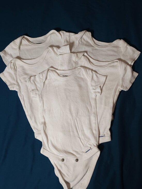 Essential Set 4 Basic White Bodysuits/Rompers Gerber (0-3 months) – Must-Haves! - Picture 1 of 3